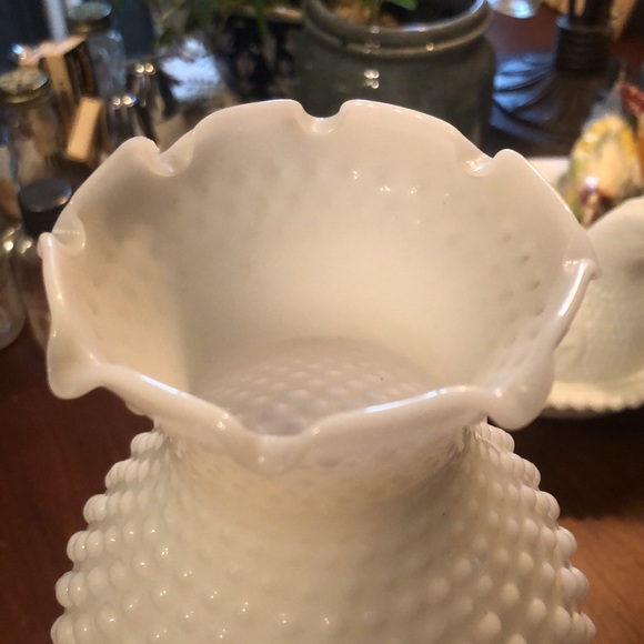 Vintage Fenton White Milk Glass Lamp Beautiful! - Picture 10 of 14